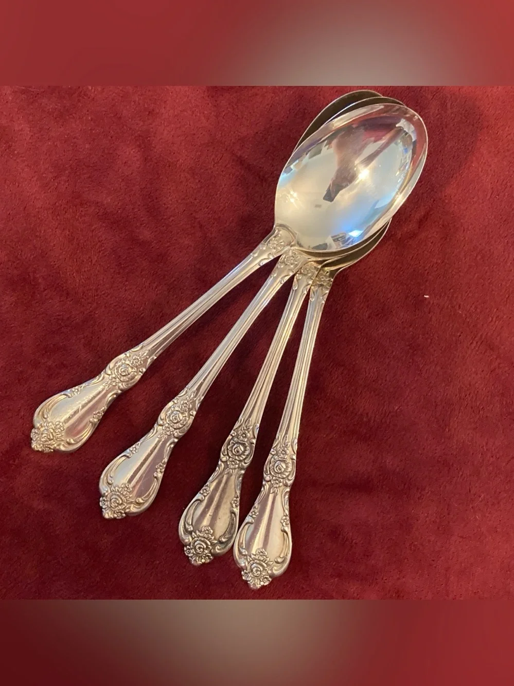 Set of 4 Wm A Rogers Oneida Sectional Silver Plate 7” Soup Spoons + 2 pieces